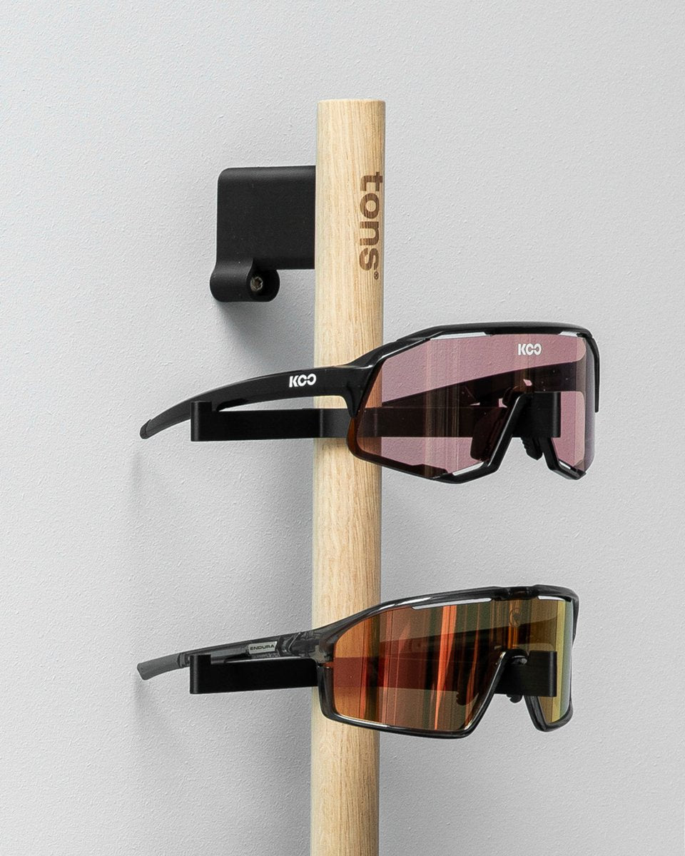 Tons Studio Rack C . Shoes + 2x Glasses + Helmet Smoked Oak