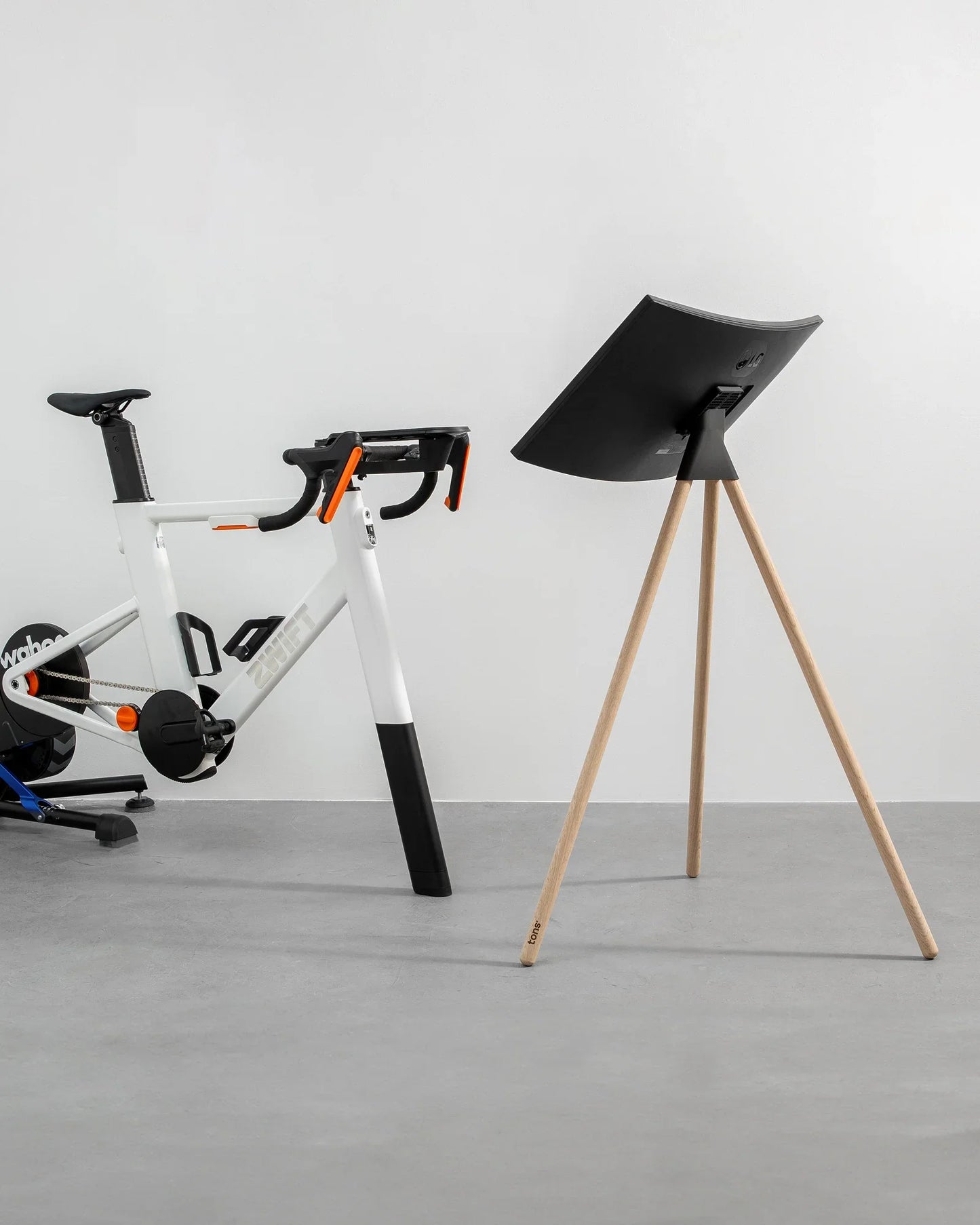 Tons Widescreen Stand + Tray Matt Black